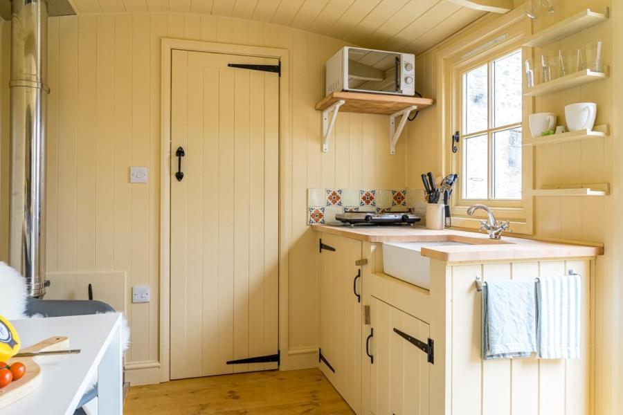The Baytree Shepherds Hut Villa สโตนเฮาส์ ภายนอก รูปภาพ