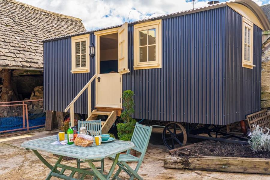 The Baytree Shepherds Hut Villa สโตนเฮาส์ ภายนอก รูปภาพ