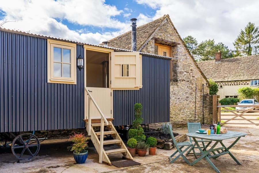 The Baytree Shepherds Hut Villa สโตนเฮาส์ ภายนอก รูปภาพ