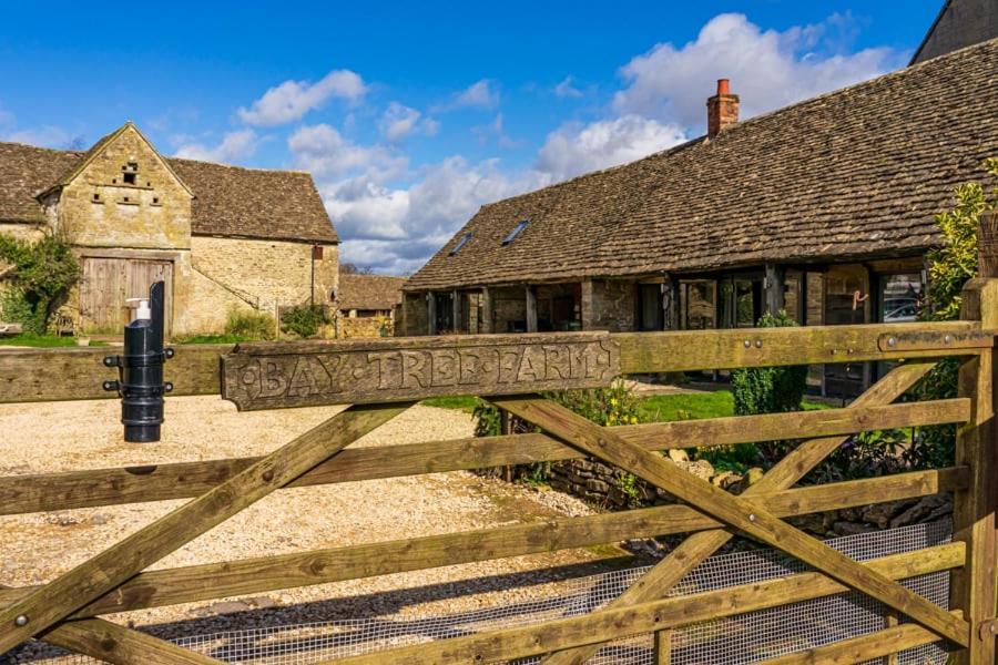 The Baytree Shepherds Hut Villa สโตนเฮาส์ ภายนอก รูปภาพ